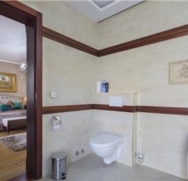 5 bedroom bayside villa with pool near Kotor, sleeps 12